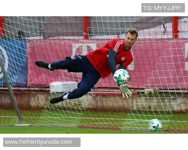 拉基蒂奇与诺伊尔阿萨莫阿合影穆勒赞叹组合实力强大 拉基蒂奇与诺伊尔阿萨莫阿合影穆勒赞叹组合实力强大