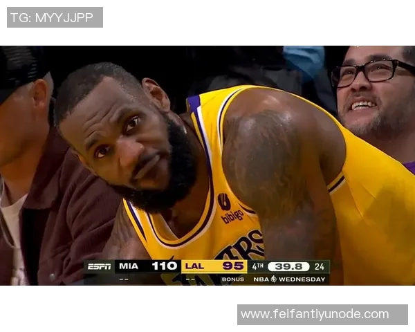 卡梅隆约翰逊膝伤严重痛苦倒地提前退场球迷心疼不已 卡梅隆约翰逊膝伤严重痛苦倒地提前退场球迷心疼不已